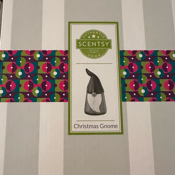 Scentsy Christmas Gnome Scentsy Warmer Brand new in box - Picture 2 of 2